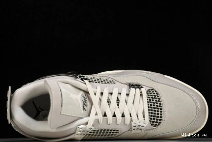 Moments” WMNS Jordan 4 Air “Frozen 0927